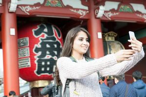 政府は、訪日外国人の数を2016年の約2400万人から、2020年までに4000万人にしたいと目論む