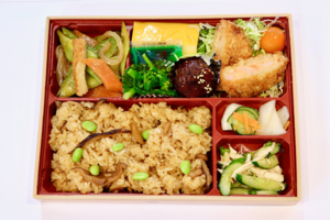ほたておこわ弁当842円（写真提供：菅原佳己さん）