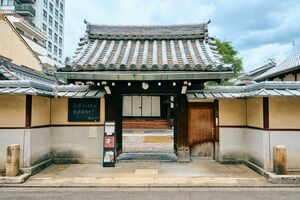 龍岸寺(京都市下京区塩小路通大宮東入八条坊門町564)はJR京都駅からも徒歩圏内。一日仏像彫刻教室や瞑想と体操のプログラムなど、魅惑のイベントはホームページでチェック! 写真提供/龍岸寺