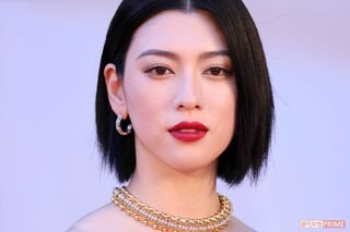 竹内涼真と交際の三吉彩花「足が短く見える」始球式ファッションが不評もどうやら…