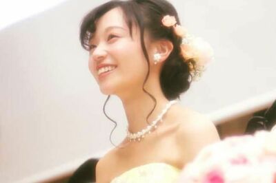 花嫁姿の絢奈容疑者。夫とのツーショットはない（本人のSNSより）