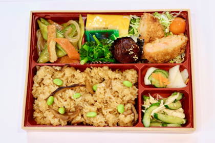 ほたておこわ弁当842円(写真提供:菅原佳己さん)