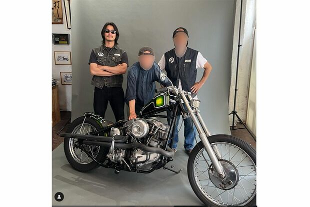 野村周平のインスタにアップされた“長瀬智也風”の写真（画像は一部編集部で加工）