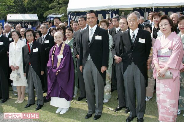 違法サプリ入手でサントリー会長を辞任、園遊会に参加したローソン会長時代の新浪剛史氏(2007年)