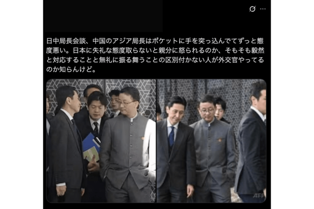 ポケットに両手を突っ込んで対応する中国の劉勁松アジア局長（Xより）