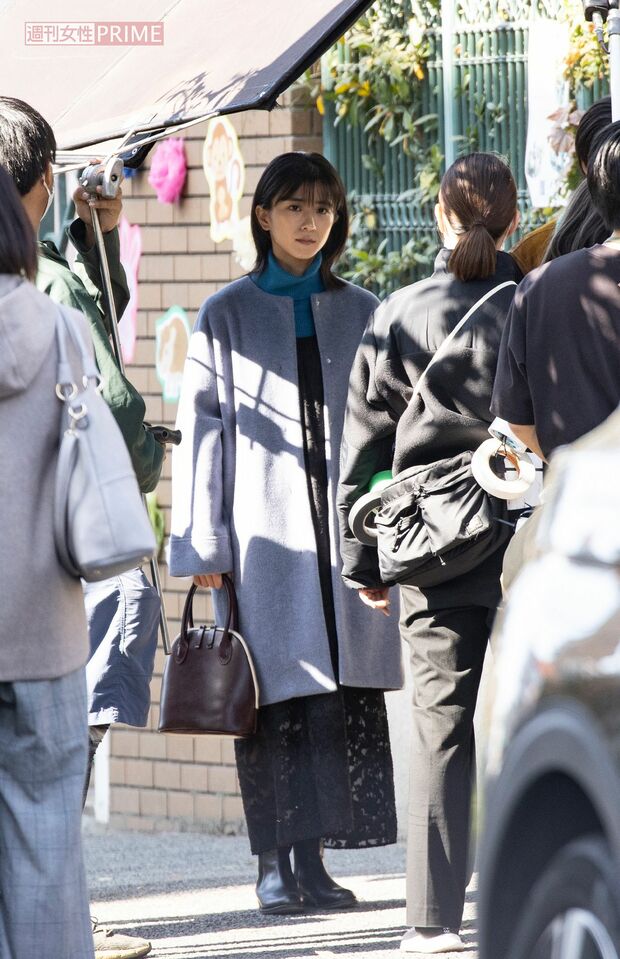 黒島結菜（2022年11月、『クロサギ』ロケ）