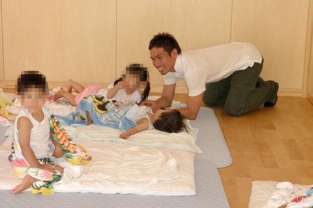 帰国した長友は、越智さんが園長を務める幼稚園にも顔を出してくれるという