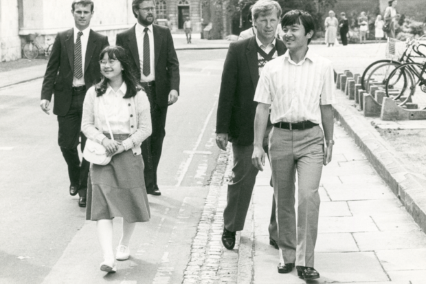 イギリス留学中、一般学生と同じ寮に住まわれた天皇陛下('84年7月)