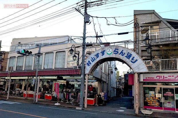 ドラマ『リブート』（TBS系）のロケ地となった村山すずらん通り商店街　撮影／編集部