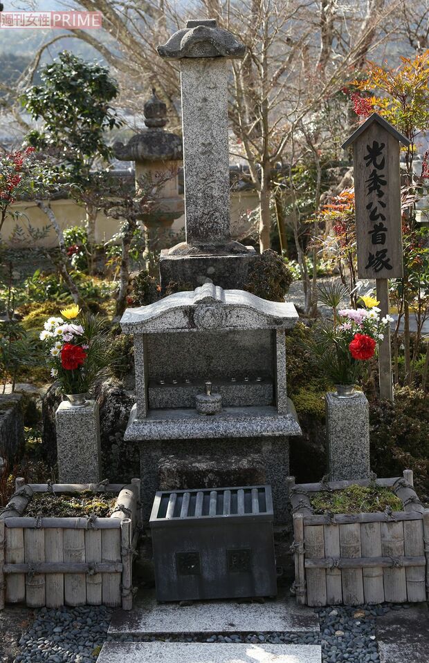 光秀の首が葬られているとされる、谷性寺の首塚