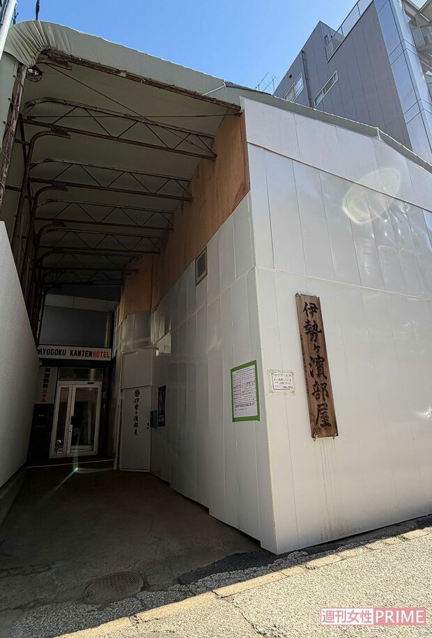 部屋が完成するまでの“仮住まい“となっている現在の伊勢ヶ濱部屋。両国国技館まで徒歩約10分の立地にある