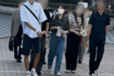 '23年9月、男女6人で東京ドームシティを訪問、大満喫された愛子さま（写真中央）