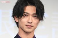 横浜流星、宮本武蔵を演じる主演舞台『巌流島』の現場に1個600円の“うなぎの蒲焼おにぎり”を100個差し入…