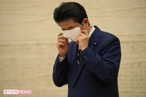 アベノマスクをつけた安倍首相