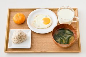 PFCバランスで組み立てた1日1500kcalメニュー例【朝】