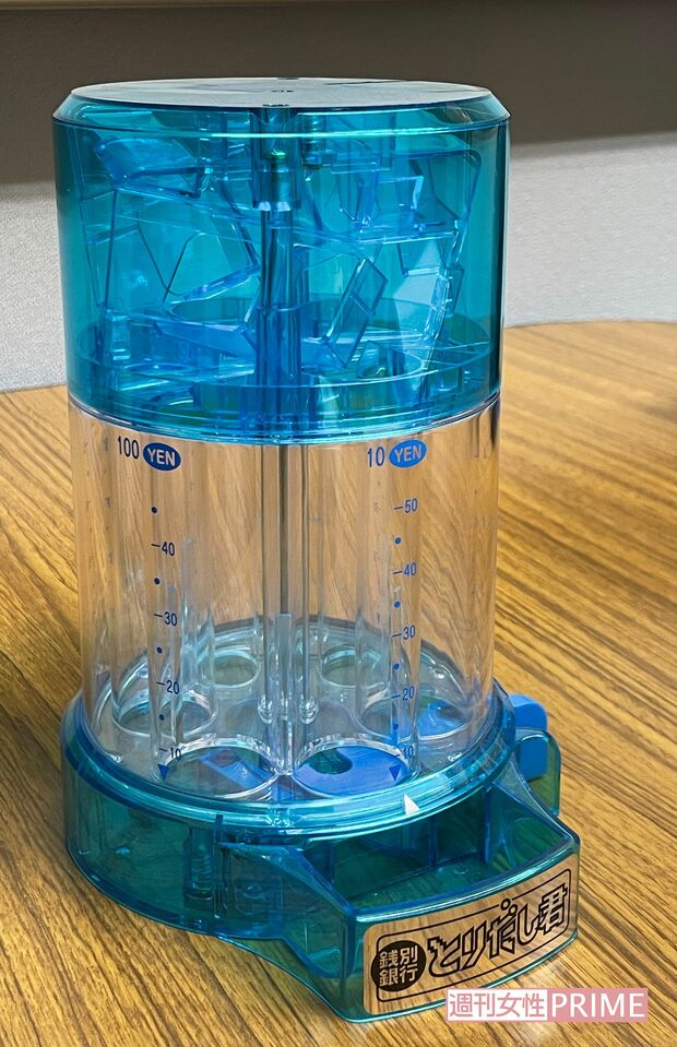 一番人気の硬貨ごとに貯めるタイプの貯金箱。中身がひと目でわかるのも人気とか
