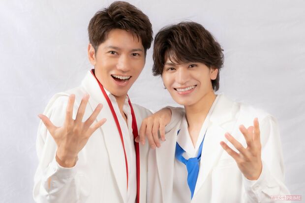 『SHOW-WA』山本佳志(左)と『MATSURI』鈴木渉 撮影/伊藤和幸、ヘアメイク/服部ゆりあ、森村まほ、寺澤はるか(CONTINUE)、衣装デザイン/鈴江英夫(H)