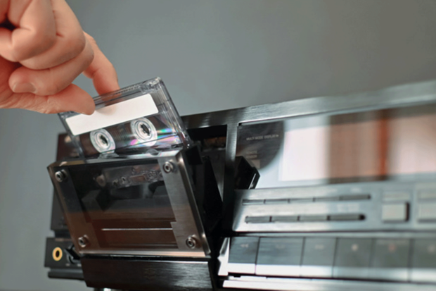 山下達郎などが作品を発表、若者に再評価されているカセット。ラジカセも実はいまだに販売中