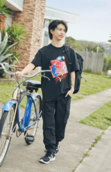 今年5月の岩橋玄樹。3か月前だが、タトゥーが少ない（adidastokyo公式インスタグラムより）