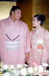 当時の貴花田との婚約会見で見つめ合うふたり
