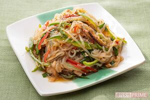 しらたきとツナのチャプチェ風サラダ DHAとEPAを含むツナ缶、殺菌効果が高いニラでカゼ予防。(撮影/廣瀬靖士)