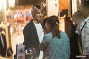 '19 年、ドラマ『偽装不倫』の打ち上げに参加した瀬戸利樹。自粛破りで事務所を実質的な“解雇”になったと言われる