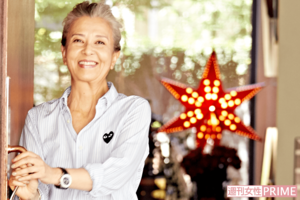 自宅玄関で、出迎えてくれたアンナさんの笑顔がステキ（撮影／宮濱祐美子）