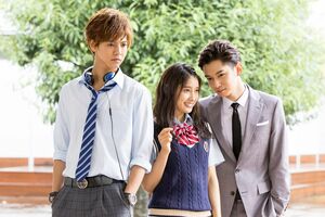 『兄に愛されすぎて困ってます』より (c)2017「兄こま」製作委員会 (c)夜神里奈/小学館