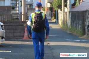 道路陥没や地中空洞が見つかったエリア付近をパトロールするNEXCO東日本側のスタッフ