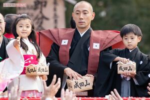 2019年2月、海老蔵と「成田山節分会」に出席した“市川ぼたん”こと麗禾と勸玄