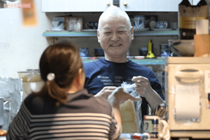 ささいな口論は絶えないが、愛する妻には叱られても、その表情はどこか楽しげ（撮影／渡邉智裕）