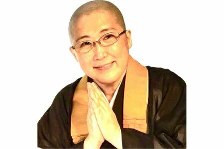 悟東あすかさん…高野山真言宗尼僧、漫画家。1984年、高野山別格本山西禅院より得度。2006年、高野山大学加行道場大菩提院にて加行成満。同年伝法灌頂授了。2007～2009年、高野山大学にて中院流一流伝授受了。著書は『心のフタの開き方』（徳間書店）など多数。