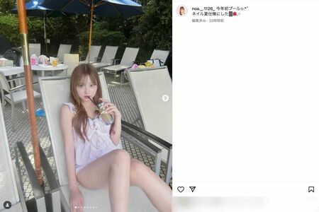 《今年初プール》というコメントとともにピンクの水着ショットを披露した辻希美と俳優の杉浦太陽の長女・希空(本人のインスタグラムより)