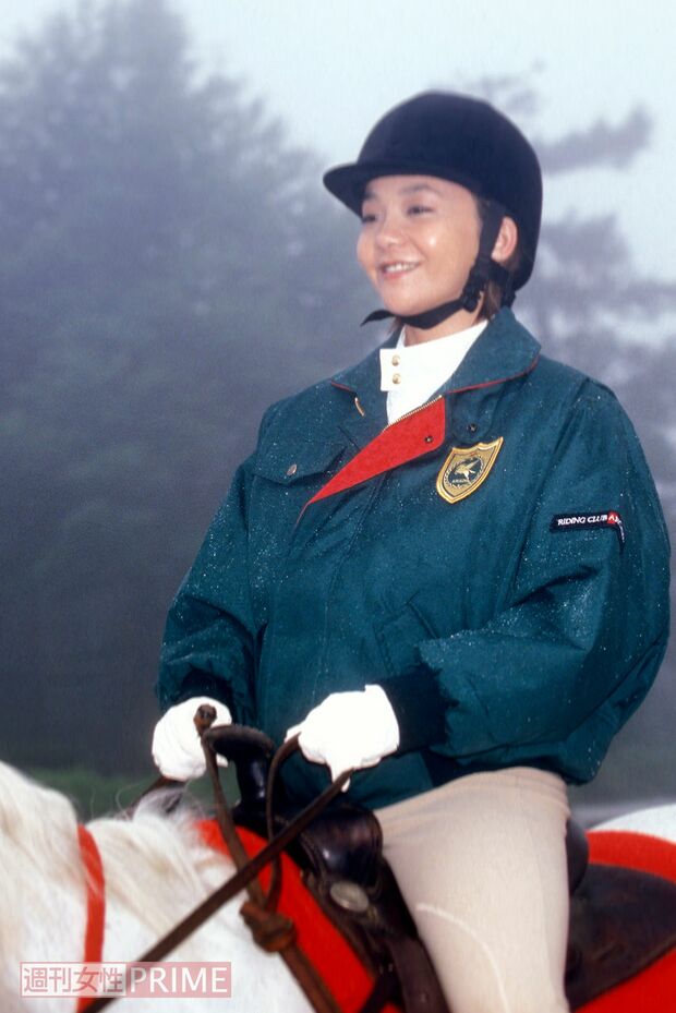 乗馬中の華原朋美