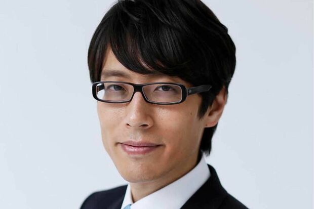 古墳の中には鏡、剣、勾玉の三種の神器を復元、副葬するという竹田恒泰さん