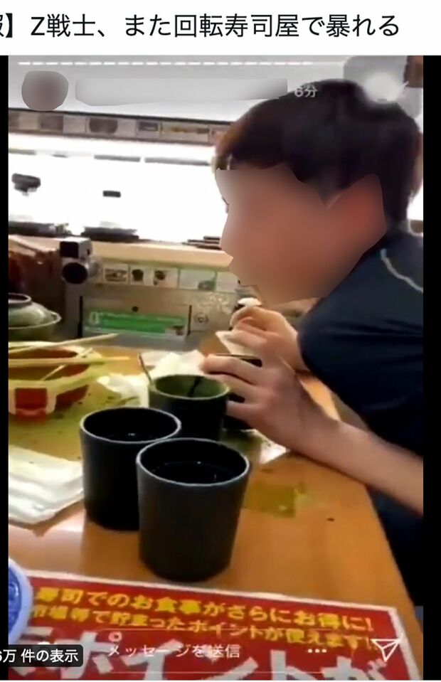 回転寿司店で備え付けのお茶粉を大量に口に含むも、むせ込んでテーブルに撒き散らす男性（インターネットより、一部編集部加工）