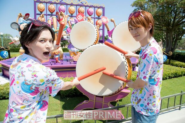 シンデレラ城付近では撮影用のバチが借りられる。撮影／伊藤和幸 (c)Disney