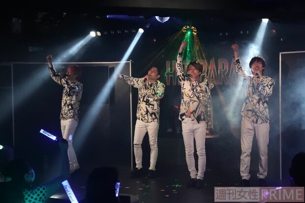 新型コロナウイルス対策のため、人数を限定したイベントにて。さまざまなジャンルの曲を歌い上げるメンバーたち