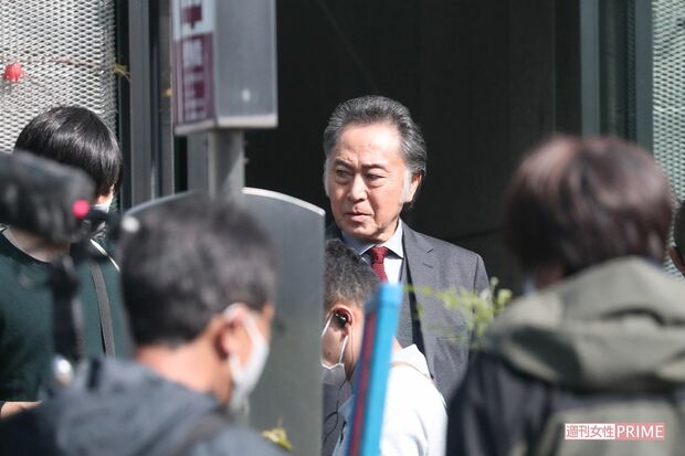 『記憶捜査２』のロケ現場で一際目を引く北大路欣也