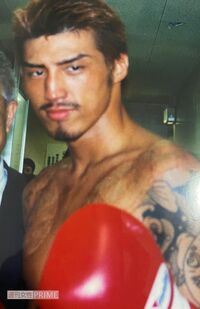 現役時代の大嶋さん。胸部は入れ墨を消した痛々しい後が残る