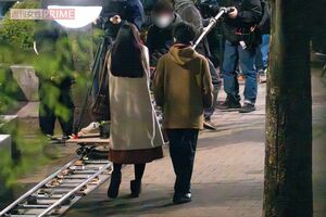 2024年4月上旬、NHKドラマ『Shrink』撮影中の中村倫也と井桁弘恵