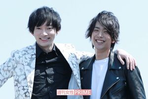 写真左から和合真一、黒羽麻璃央　撮影／森田晃博