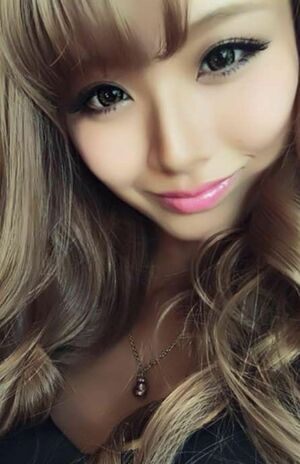 亡くなった初音さんは小顔のクールビューティーだった（SNSより）