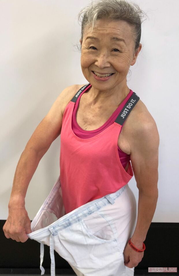 今より体重が15キロ 多かった65歳のときはいていたズボン。お腹の肉がつかえて、そうじにも苦労していたのだそう　撮影／山田智絵