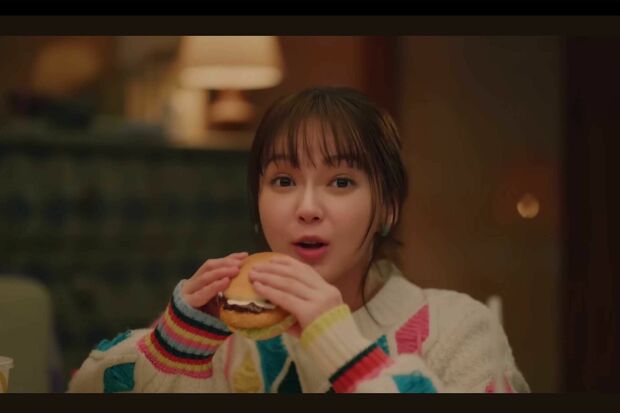 「グラコロ」のCMに出演している多部未華子(マクドナルド公式YouTubeより)