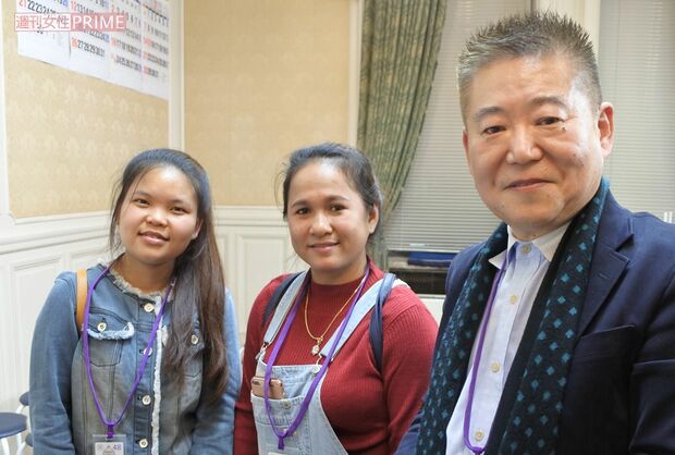 岐阜県で実習生を保護している甄凱さん（右）