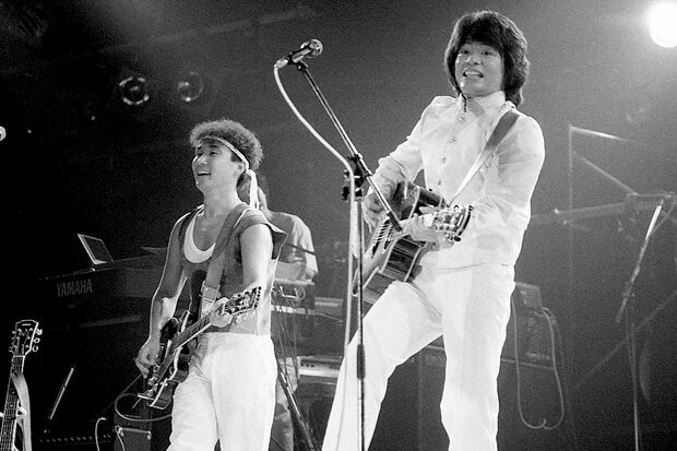 '83年のコンサート時のチャゲアス。国立競技場の体育館をコンサート会場とするのは史上初だった