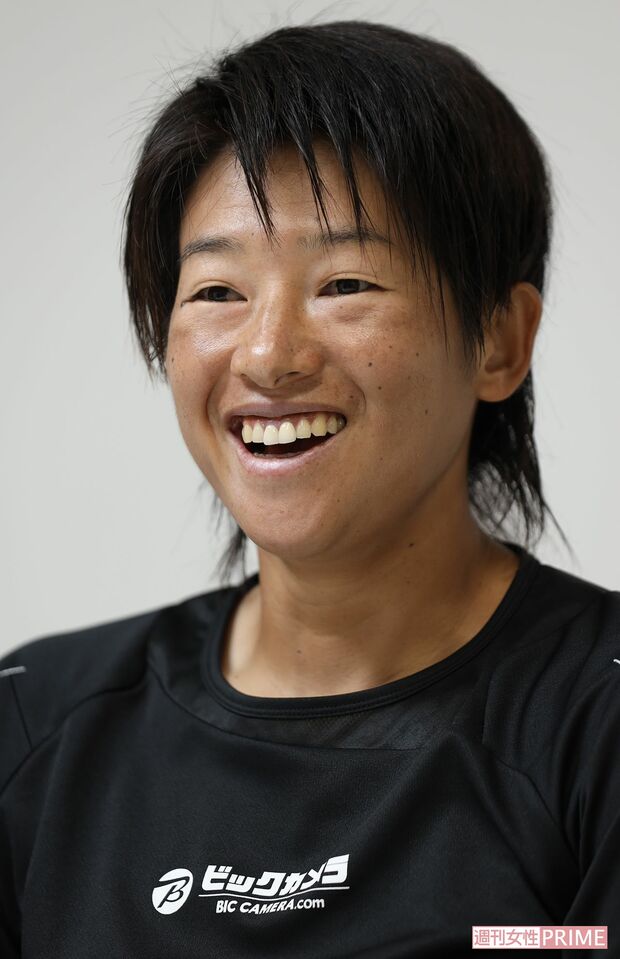 30年にわたるソフトボール人生と五輪への意気込みを語ってくれた上野選手。結婚については「いつか必要なタイミングで必要な人と出会う」と笑顔で答えてくれた　撮影／齋藤周造