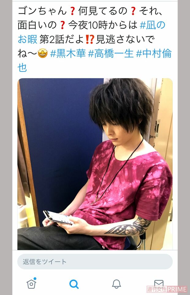 中村倫也の左腕に入っているカメの模様のタトゥー（公式ツイッターより）