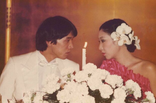 母親から「結婚しなさい」と言われ、奥田瑛二と“ザ・芸能人”の式を挙げた安藤和津（’79年1月）